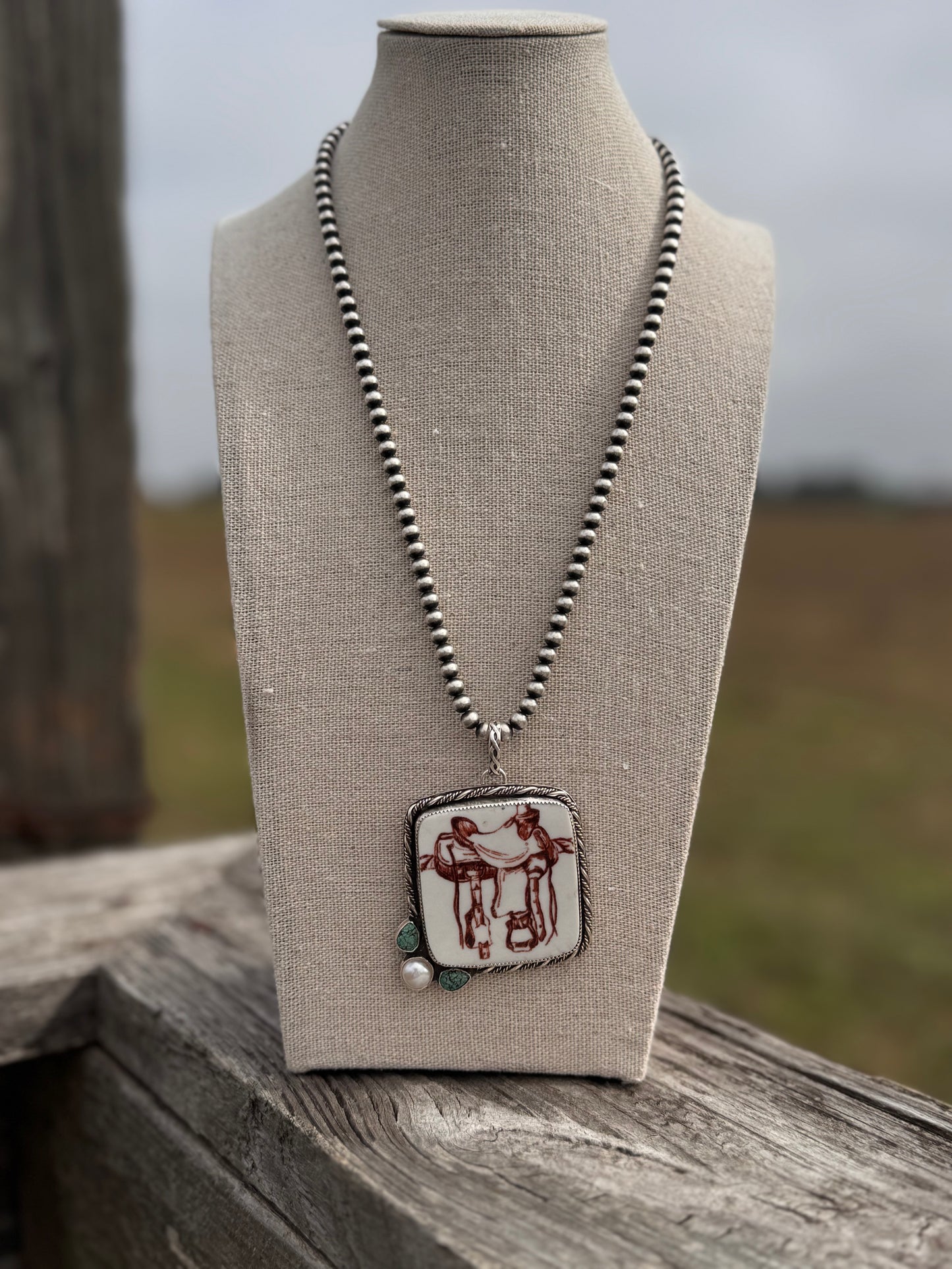 Saddle pendant